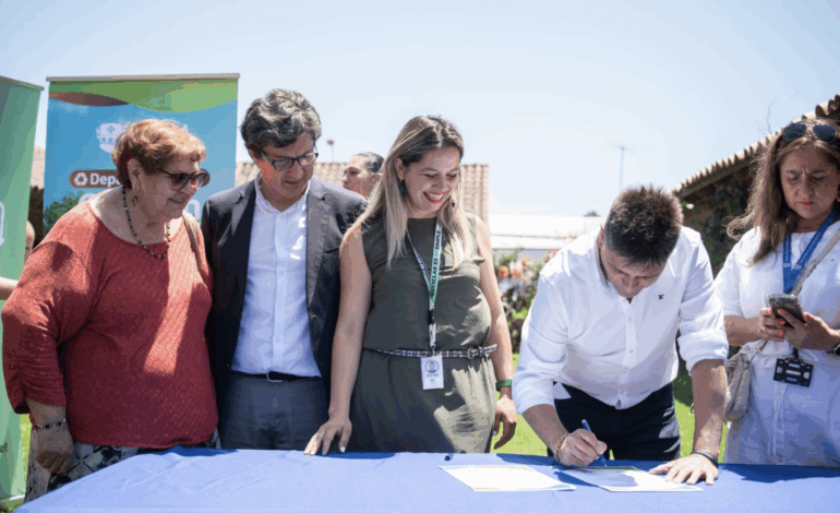 Camión del reciclaje domiciliario llegará a Buin este año tras sellar convenio con ReSimple