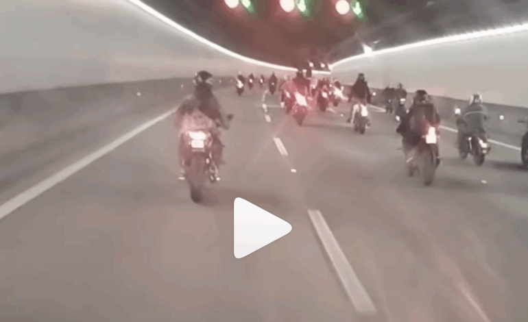 Conductora graba a motociclista que se “toman” la autopista