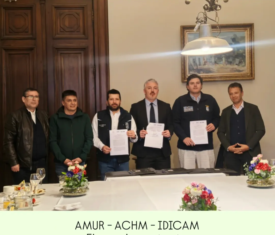 Municipios y empresas del sector telecomunicaciones firman convenio para avanzar en implementación del plan “Chao Cables”