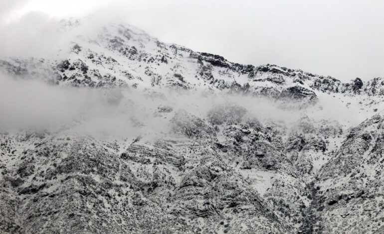 San José de Maipo amaneció cubierto de nieve tras sistema frontal
