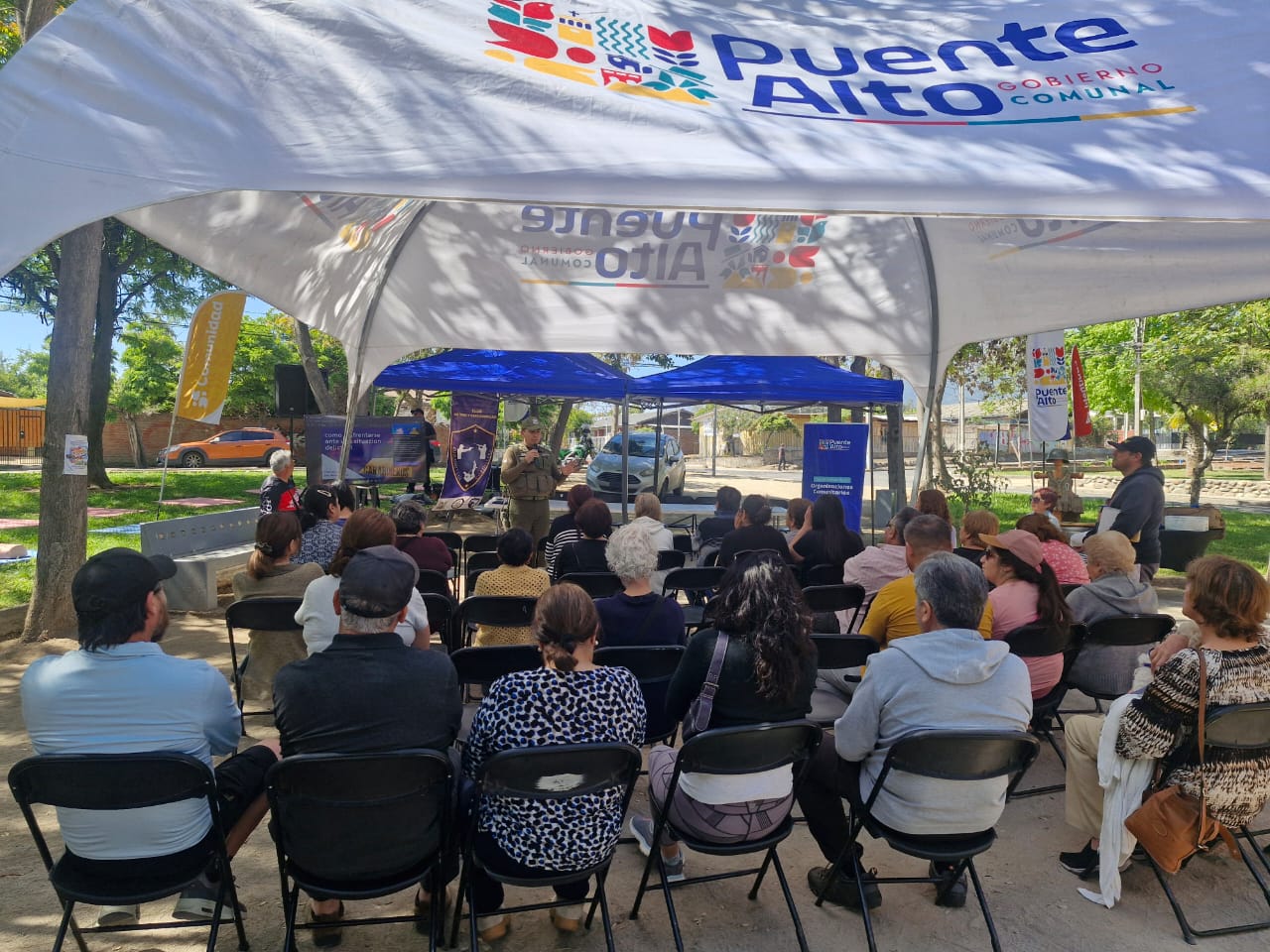 Vecinos de Puente Alto participan en taller sobre prevención del delito en la comuna